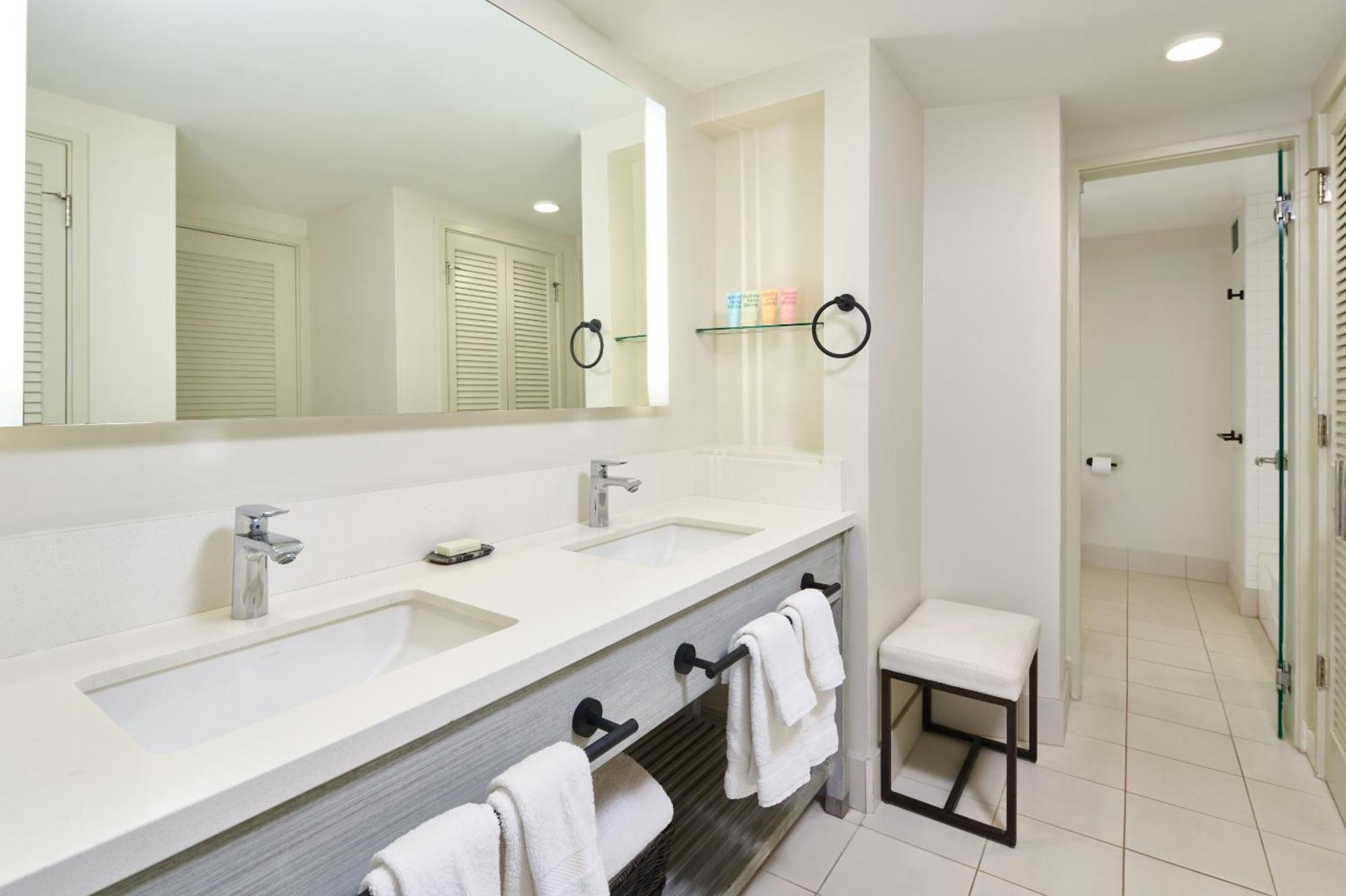 Kaimana Beach Hotel Гонолулу Номер фото